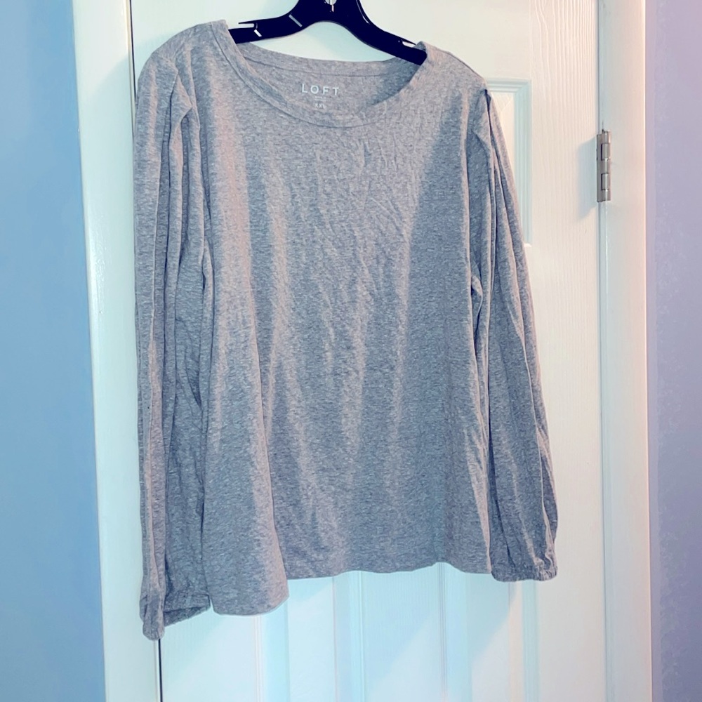 Loft long sleeve gray t shirt.  Size XXL.  Great condition!